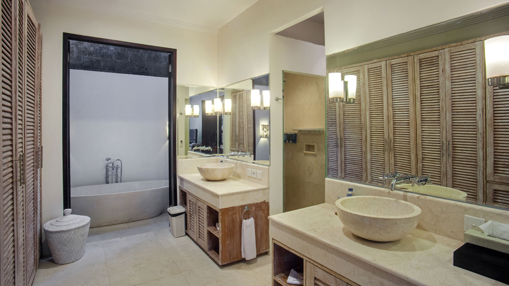 Villa Avalon Main House - Downstairs pavillion ensuite